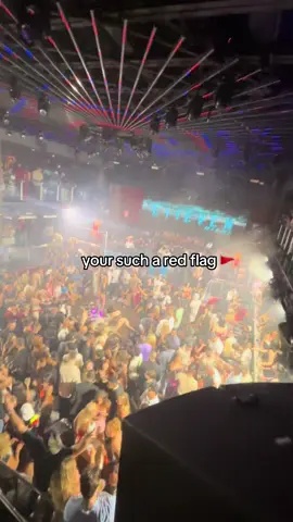 I just be chilling with my girls @ 4am in the clubb wym #miami #nightlife #girlfriends #foryoupage #edm 