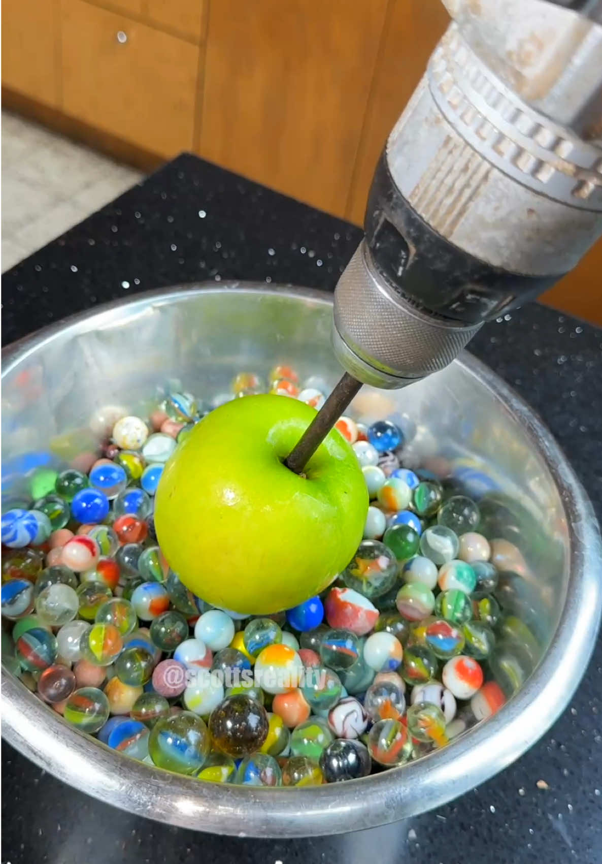 Faster way to peel an apple? 🍎 