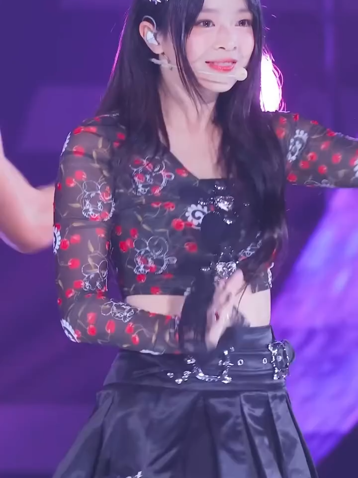 치마가 펄럭이는 뉴진스 하니...#kpop #newjeans #hanni