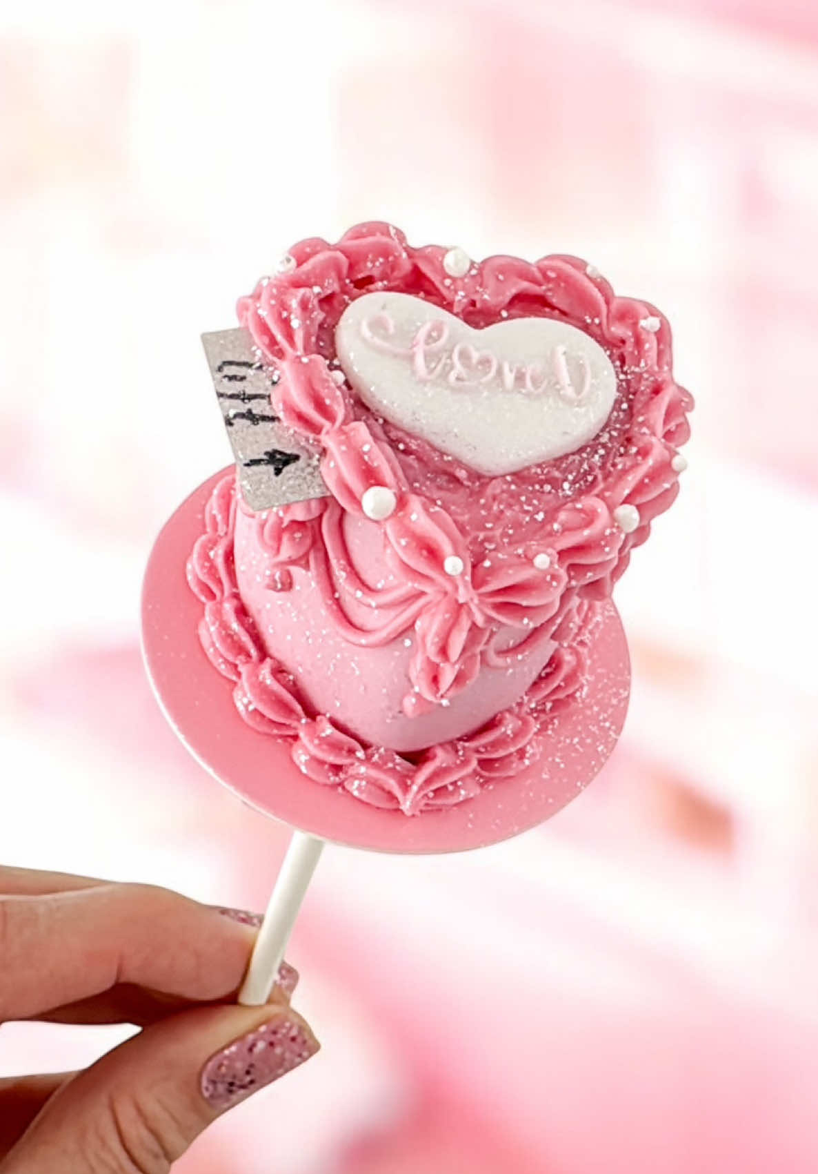 💍✨ A sweet love story deserves the sweetest treat! We are bringing back this surprise “Marry Me?” cake pop in honor of Taylor Swift’s engagement 💕 Perfect for weddings, bridal showers & proposals! 🎶🍰 #cakepops #mylittlecakepop #baking #taylorswift #SmallBusiness 