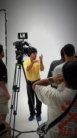 🔴 فيديو متداول لمحمد خساني يثير الجدل وسط مواقع التواصل الإجتماعي. 🔴 الفيديو 📹 هو مقطع من فيديو كليب لمحمد خساني مع فنان مغربي أين أثنى هذا الفنان على رقصة وأداء خساني الذي يقدمه. #الجزائر #خساني #اكسبلور #المغرب 