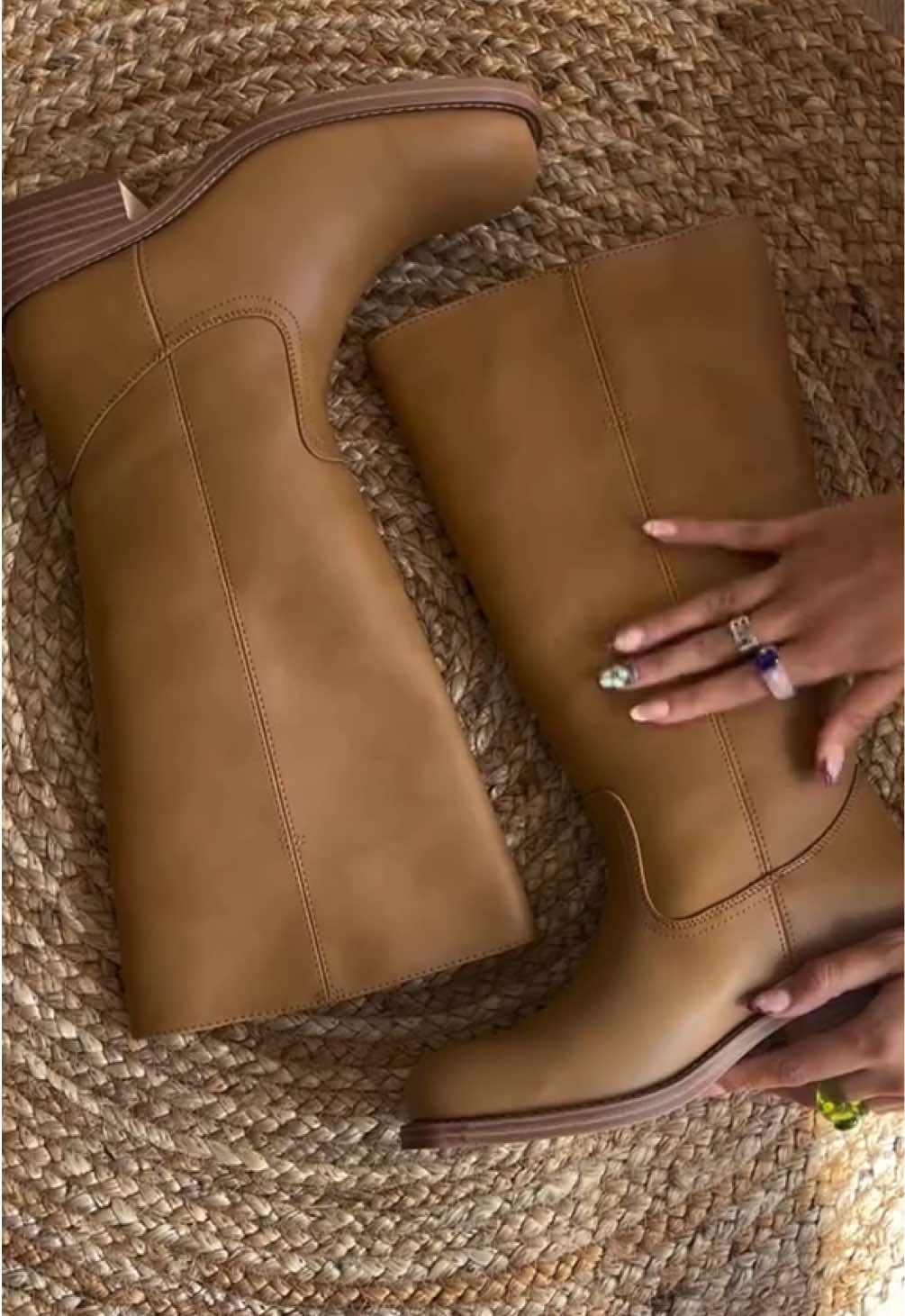 Your closet’s best kept secret ✨️ 🔍️ Willa Flat Boot