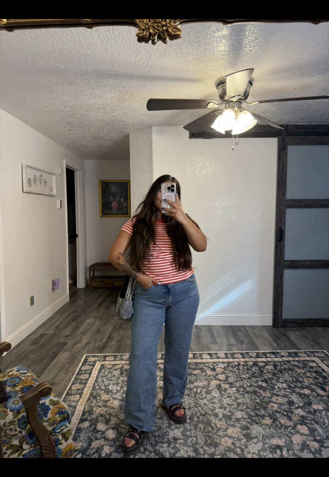 Happy Wednesday friends 💛 #OOTD #midsizestyle #size8 #everydayoutfitinspo #docmartensstyle 