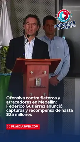 Con la captura de siete presuntos integrantes de la estructura “Los seguidores” la Alcaldía de Medellín, la Policía Metropolitana del Valle de Aburrá y la Fiscalía General de la Nacional continúan su lucha contra el hurto bajo la modalidad de fleteo en los municipios del área metropolitana. Las detenciones son el resultado de siete diligencias de allanamiento en Medellín y Bello, que, además, permitieron la incautación de un revólver calibre 32 con seis cartuchos, un arma de letalidad reducida, 59 cartuchos traumáticos, cuatro teléfonos celulares, $2 millones en efectivo, 125,6 gramos de 2CB y 2.442 gramos de marihuana. “Estamos hablando que este proceso incluía inicialmente 17 casos ya registrados. Gracias a la valentía de muchos ciudadanos que presentaron denuncia, se pudo terminar en la judicialización de nueve casos comprobados, algunos de ellos conocidos, inclusive, por la opinión pública a través de redes sociales y denuncias entre el año pasado y este año” , afirmó el alcalde, Federico Gutiérrez. Según las investigaciones, los presuntos delincuentes identificaban a sus víctimas dentro de entidades financieras, tras retirar altas sumas de dinero. Posteriormente, entre tres y cuatro hombres en motocicletas seguían el vehículo en el que se movilizaban los usuarios de la entidad bancaria y los intimidaban con armas de fuego para robarles. Esta misma modalidad se empleaba para hurtar a transeúntes portadores de joyas en oro, cadenas, pulseras o relojes. “Estas personas siempre salían y se escondían en dos sectores de la ciudad, en el Doce de Octubre y en Robledo. Respondían a estructuras de esos sectores. Los capturados quedaron a disposición de la Fiscalía General de la Nación por concierto para delinquir, hurto calificado y agravado. Las autoridades activaron una recompensa de hasta $25 millones por información que permita ubicar y judicializar a más integrantes de estructuras dedicadas al fleteo y al hurto violento en Medellín y el Valle de Aburrá. #primiciasweb #medellin #antioquia #colombia #loúltimo  