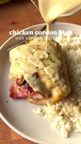 Love Chicken Cordon Bleu but think it’s too fancy for a weeknight? Think again. This baked version from @realfoodwithgratitude is surprisingly simple to make and that creamy Dijon butter sauce? It’s made with Zoup! Chicken Bone Broth for a rich, simmered-all-day flavor that’s très magnifique. Impress without the stress. 🍽️