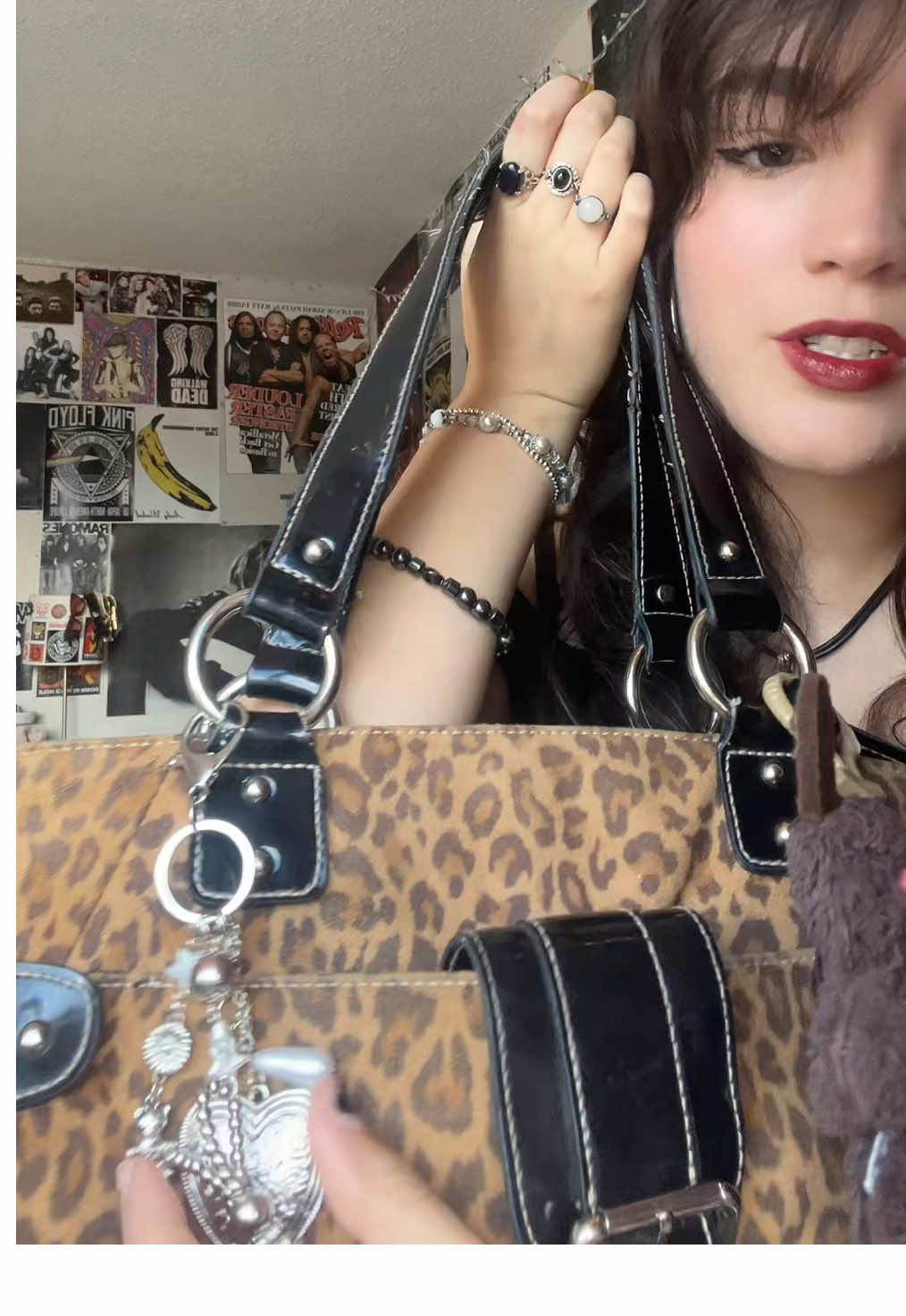 an updated what’s in my bag <33 #whatsinmybag#fyp 