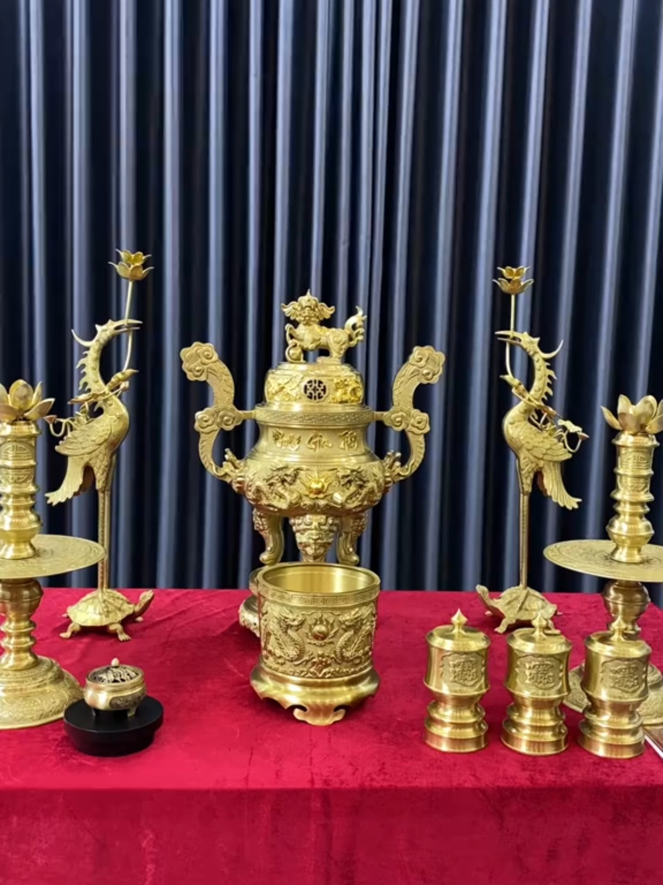 Báo Giá Bộ đỉnh ngũ sự 70 Phụng Gia Tiên nặng 39kg bằng đồng cattut - Bộ đỉnh đồng đẹp tuyệt phẩm của xưởng nhà em