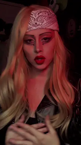 This counts as a Halloween look  #gaga #makeup #spooky 