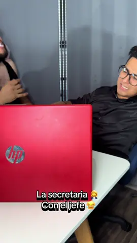 La secretaria con el jefe oficina #latinosenusa🇺🇸 #humor #migrantesmexicanos🇲🇽 #viral #migranteslatinos🇺🇲🇺🇲 @Abraham Set 