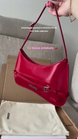 In love with my quality jacquemus le chouchou Bisou😍🌹 L.ink on bio to purchase yours or ask in the comment🖇️