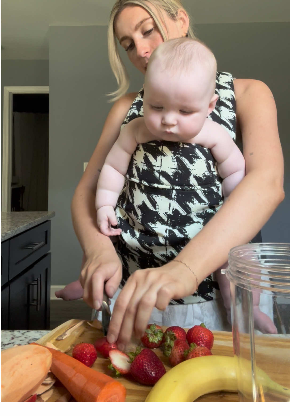 make some purees with us🍓🍌 #6months #babypuree #ftm #fyp 