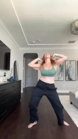 @Robbie Blue, it’s giving elite level alternate choreography for part 2 of the @KATSEYE x @Gap collab 😆😭🙆‍♀️
