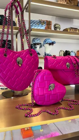 Thiss hot pink is everything and more 💕 featuring its two tone gold and pink chain it’s so teaaa 🤏🏻✨ I loveeeeee !!! ( come get yours @KURT GEIGER in the mall at millenia ☺️) #kurtgeiger #mallatmillenia #foryoupage #fyp #hotpink 