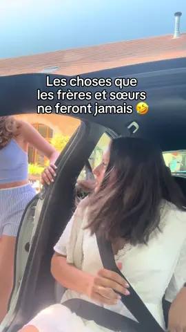 Rien que voir nos contacts physiques dans la vidéo ça me fait bizarre 🤣#soeurs #humour #sisters #drole #sketch 
