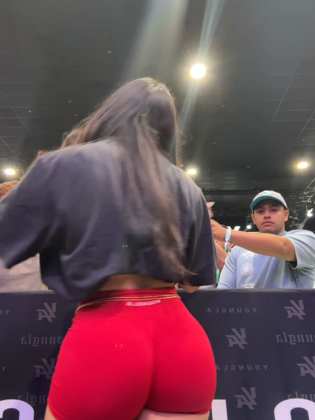 @Aishah Sofey twerking in front of fans 👀👀 #acelerada trend #phonk #bop #aishahsofey #red 