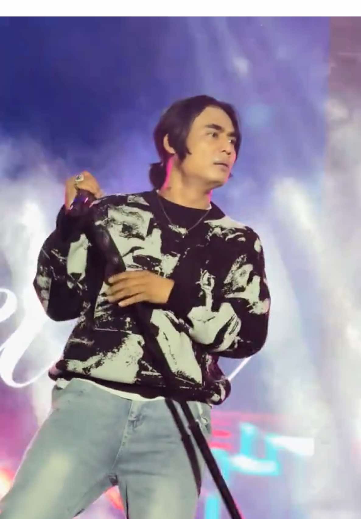 Aku terjatuh lagi di pelukanmu🥀 #setiaband #charlyvanhoutten #st12 #kebumenfest2025 