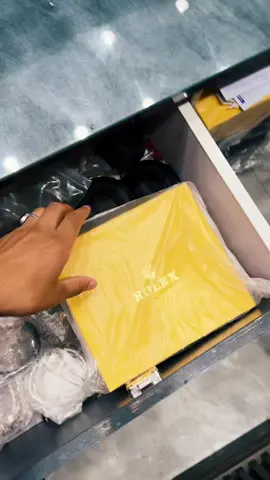 Jis jis ko cheye whatsap p ajao🤔#foryou #hammadwatches #trending #hammadwatches #hellotiktok #illu 
