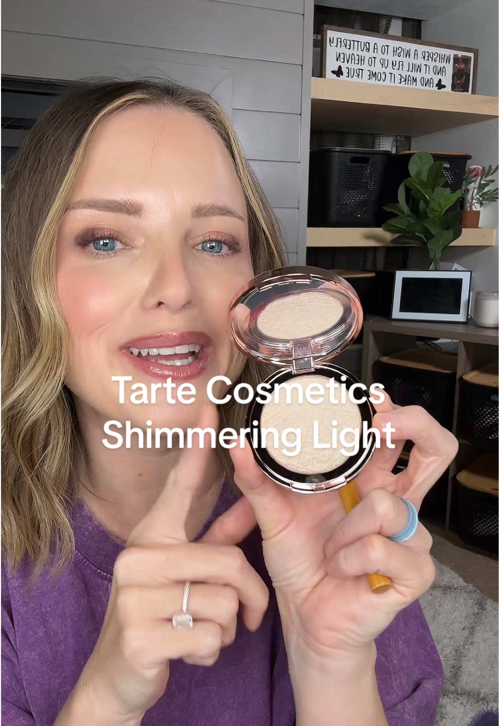 New launch✨ Tarte Amazonian clay shimmering light highlighter in rose gold glow is giving the ultimate glass skin glow and a free highlighting brush. Don’t miss this bundle. @tarte cosmetics #tartecosmetics #tartehighlighter #rosegoldhighlighter #glowyskin #ttsbeautybesties 