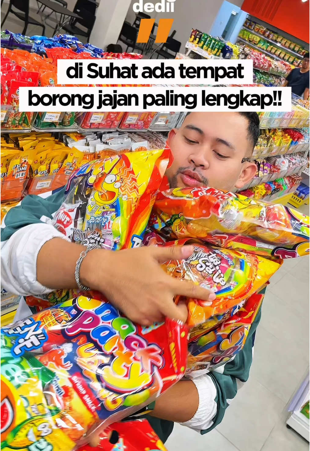 ‼️MAIN KE SUHAT JAJAN DISINI AJA‼️ akhirnya mereka buka cabang ke3 di Malang yaitu di Suhat, lebih besar lebih lengkap dan lebih nyaman KENAPA?? karena sudah ada cafenya, lengkap wifi toilet dan area dine-in yang cukup banyak tempat duduknya cocok buat wfc atau nongkrong santai bareng temen, tempat parkir yg luas dan pilihan produk lebih banyak dan SUPER LENGKAP!! cobain langsung ke lokasi ya @SNACKITA SUHAT  Jl. Soekarno Hatta 22 Lowokwaru, Malang sebelahnya indomaret fresh dan seberangnya Eiger Store video lengkap nya cek ig reels @bangdedii . . .  #viral #kulinermalang #malanghits #malangviral #fypage 