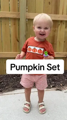Fall season is approaching!! 🎃 #halloween #pumpkinpatch #MomsofTikTok #toddlersoftiktok #fall 