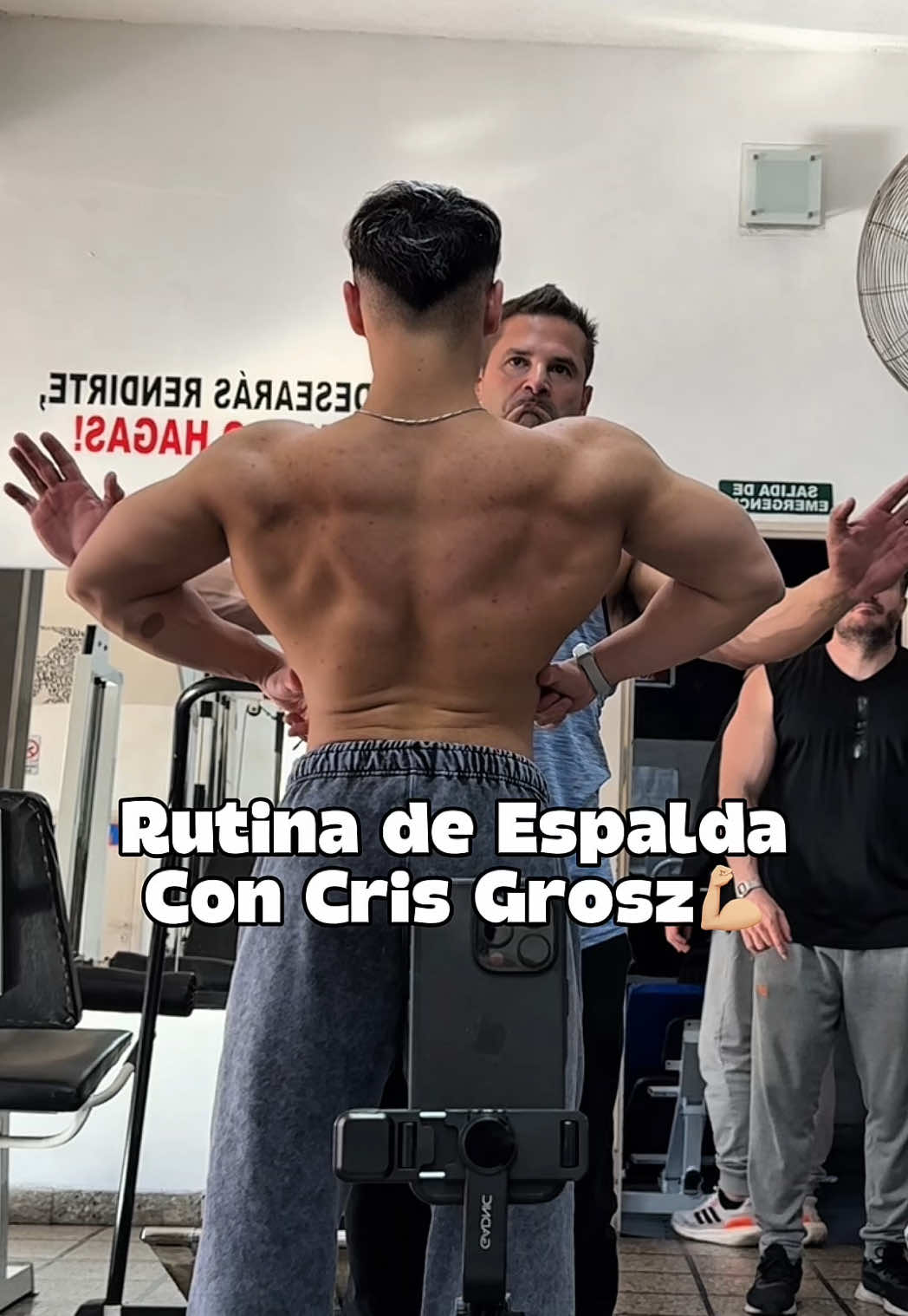 Les dejo un poco del entrenamiento de hoy, es un lujo y una experiencia inolvidable compartir estos entrenamientos con @Cris Grosz, uno de los mejores entrenadores y por sobre todo, una gran persona.  Si les gusta este tipo de vídeos y quieren que suba más de este estilo déjenmelo saber en los comentarios, gracias a todos los que no Bancan, espero que les sirva el contenido que compartimos💪🏼❤️‍🩹 #fitnessargentina #espalda #entrenamiento #gym