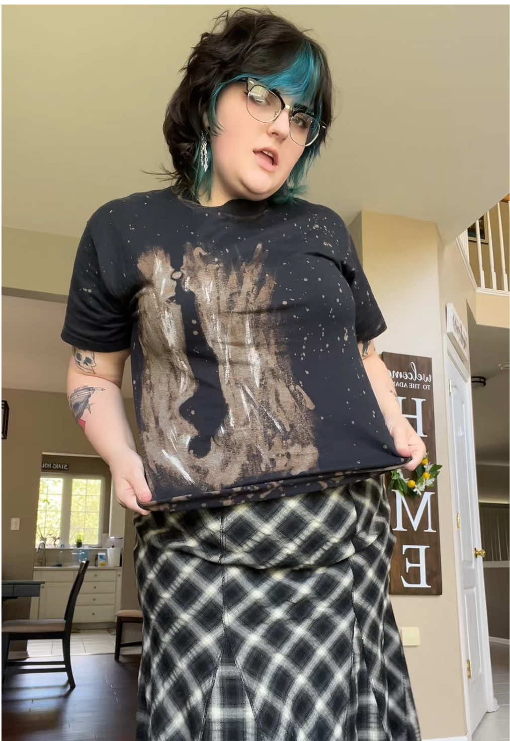 I used to make & sell these bleach painted bullets shirts back in 2020 :D #mcr #mychemicalromance #bulletsera 