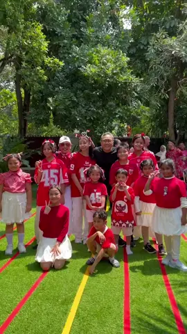 Dari Upacara Negara ke Keramaian Desa: Zulhas Semarakkan Lomba 17-an Bersama Warga. Sepulang Upacara, Zulhas menyalurkan energi kemerdekaan ke tengah masyarakat, bersama tawa dan semangat warga desa #17agustus #zulhas #zulkiflihasan #partaiamanatnasional #pan 