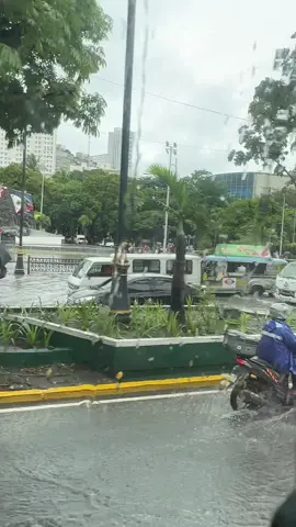 Ano kaya kung kayong mga congtractors naman ang lumusong sa baha? Mga anak niyo naman mag commute habang may baha? Itry niyo sumakay ng bus jeep at lrt? #floodcontrolph #floodcontrol 
