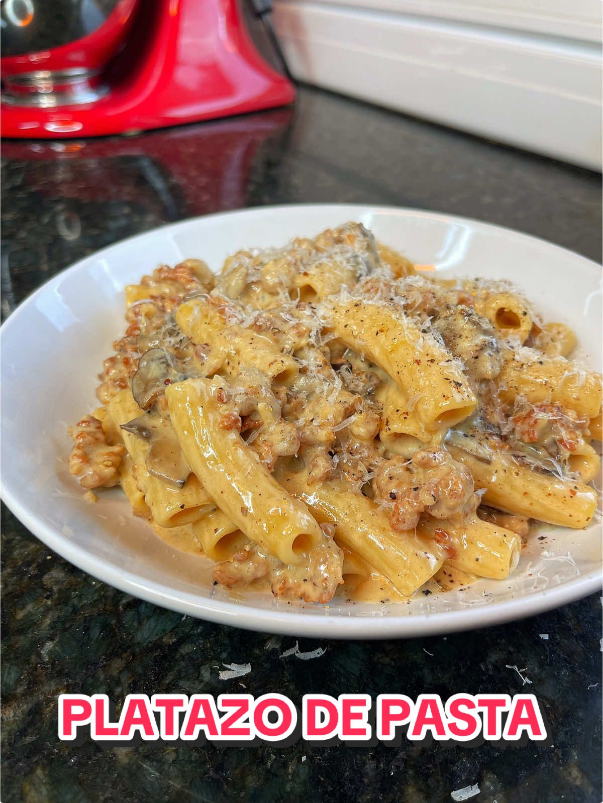 PLATAZO DE PASTA✨🍝🐷 ¡Sígueme para más RECETAS! RECETA Ingredientes: 🐷400gr butifarra 🧅1u cebolla 🧄3u dientes de ajo 🍄‍🟫100gr champiñon portobello 🍷100ml vino blanco 🥛300ml nata  🌾200gr pasta 🧀Parmesano 🫒Aceite de oliva virgen extra 🧂Sal y pimienta negra ⁉️TE HA GUSTADO LA RECETA⁉️ Si tienes alguna duda puedes dejar un comentario aquí abajo☺️ #pasta #recetas #cocina #recetascaseras #recetasfaciles 