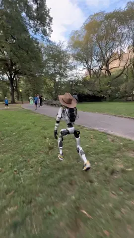 Robot wipes our running in the park #robot