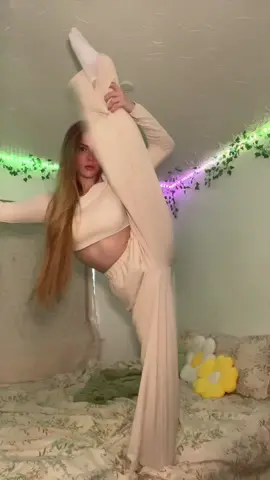 This sound has been in my head since @Harry smallman s video😭 #dance #dancetrend #dancechallenge #flexible #stretching  