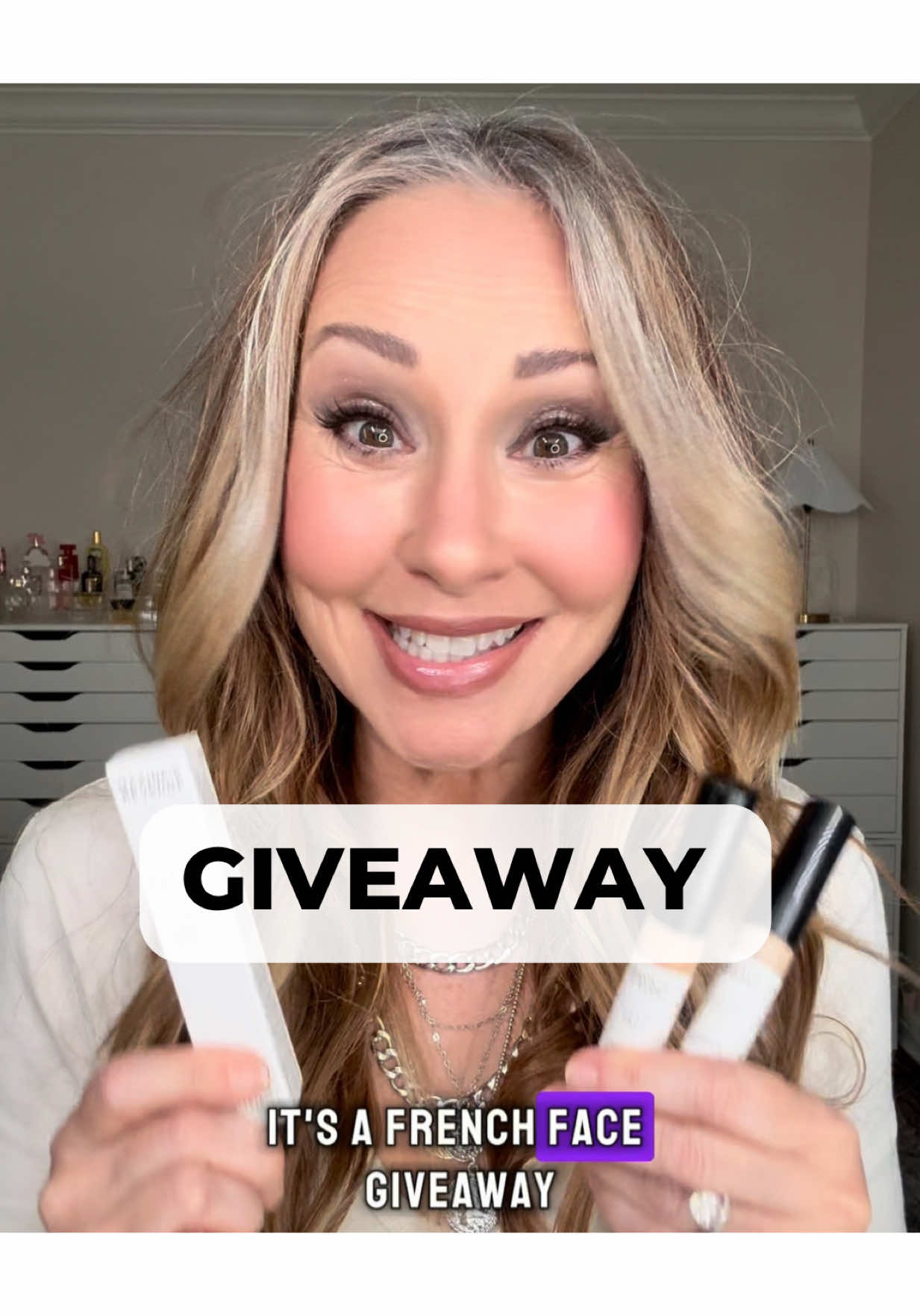French Face Giveaway!!! to be eligible you must follow me and Maxine’s Revenge, I’ll tag them in comments. Don’t forget to comment, that is how you enter. US residents only due to shipping. Winner announced Saturday 8/30 at 9 am CT , good luck!!! #promua #over40makeup #frenchface 
