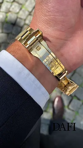 Approved by 007 🔫 -   ⌚️: Rolex Submariner Black in yellow gold, ref. 126618LN  - www.dafi.nl  - #aura #submariner #rolexsubmariner #rolex#126618LN 