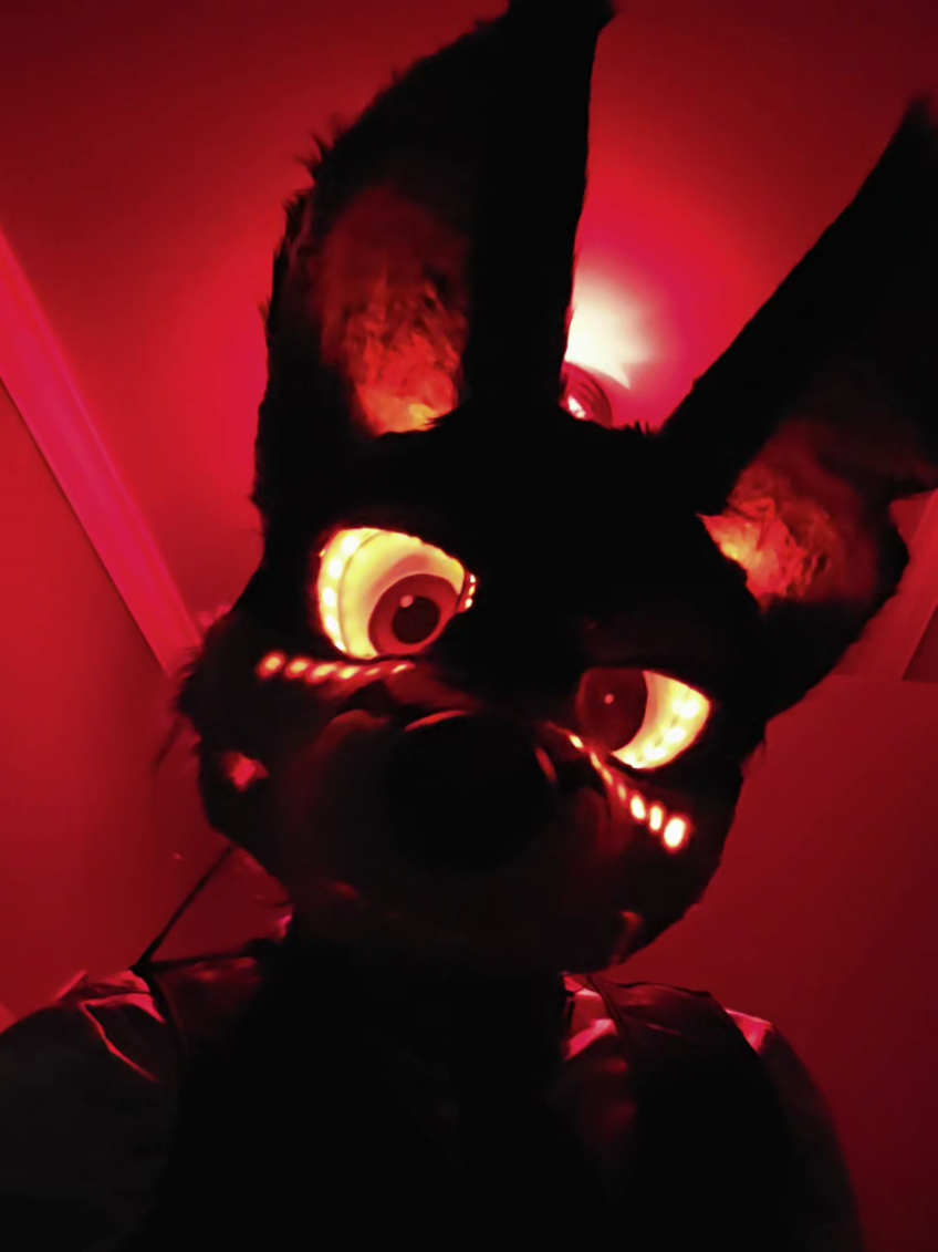 Loving this lighting #fursuit #villain #animatronic #fnaf #furry 