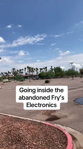 What will be on all the VHS tapes and disks I found?? Training videos? Perhaps footage of shoppers years ago? #phoenix #fryselectronics #abandoned #urbex #lostmedia 