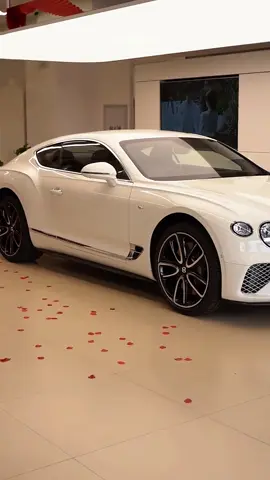 Lương 5 chiệu làm bao nhiêu năm mới tậu đc e này nhỉ 😍#bentleyflyingspur #xuhuongtiktok #bentley #fyb 