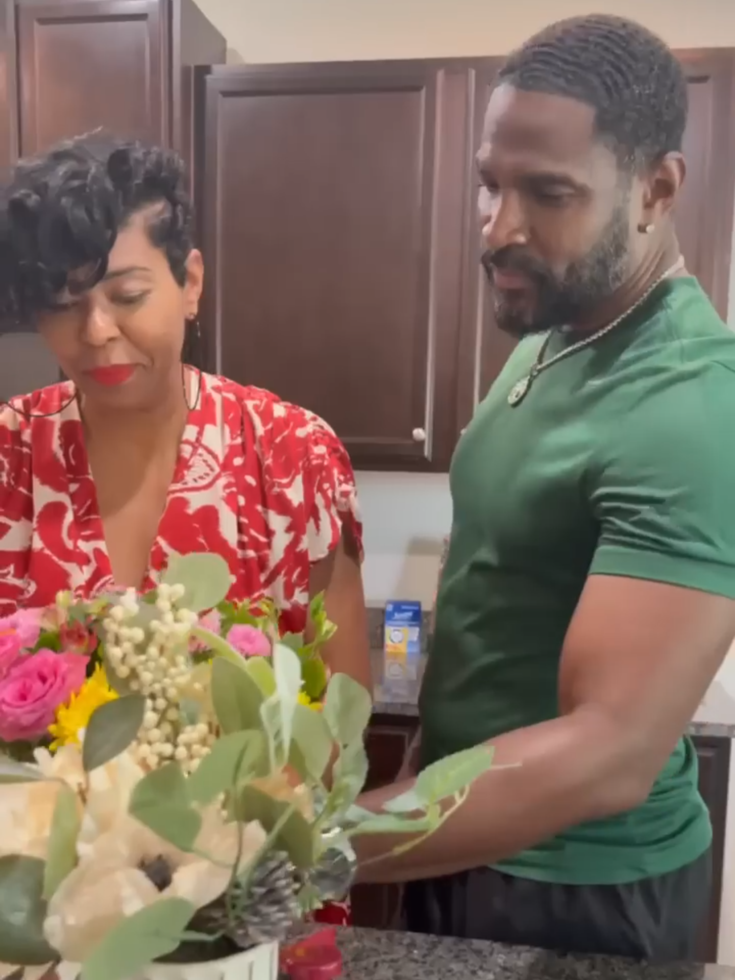 When Charles notices Natasha’s suitcase and shoots his shot to join.#kountrywayneskits #kountrywaynenewvideos #kountrywaynecomedy #mikebless #anthony #amber #shayla #phill #melisa #dalen #brittany #sunny #joslyn #rafi #momo #aisha #damienguio #rolanda #skit #kountrywayne