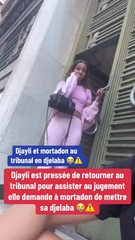 Djayli est pressée de retourner au tribunal pour assister au jugement elle demande à mortadon de mettre sa djelaba    #touchepasamonbrozer #tpmbtv #okalage #mortadon #mortadonlesnack                 