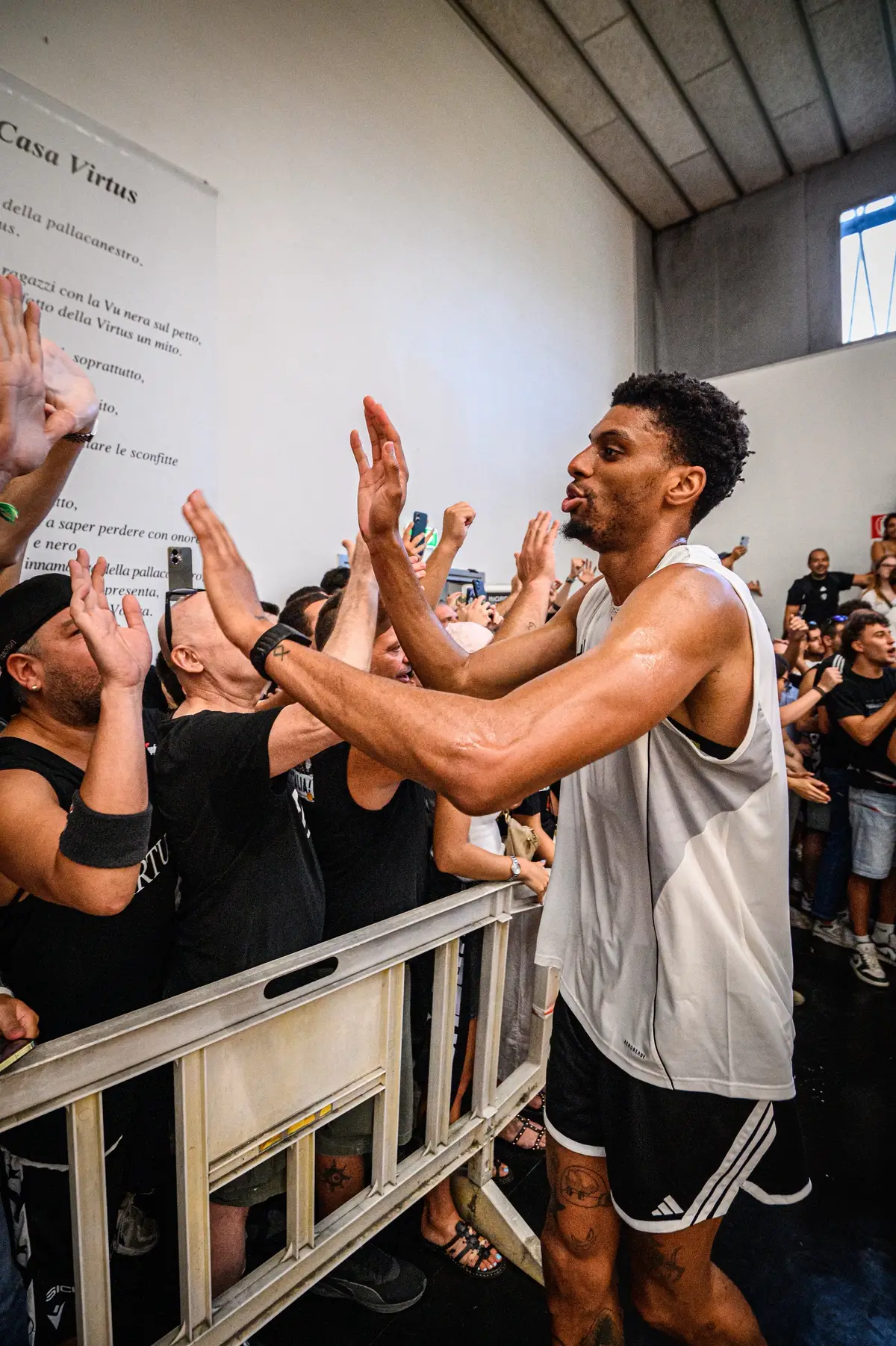 New colors 🖤🤍 #forzavirtus 