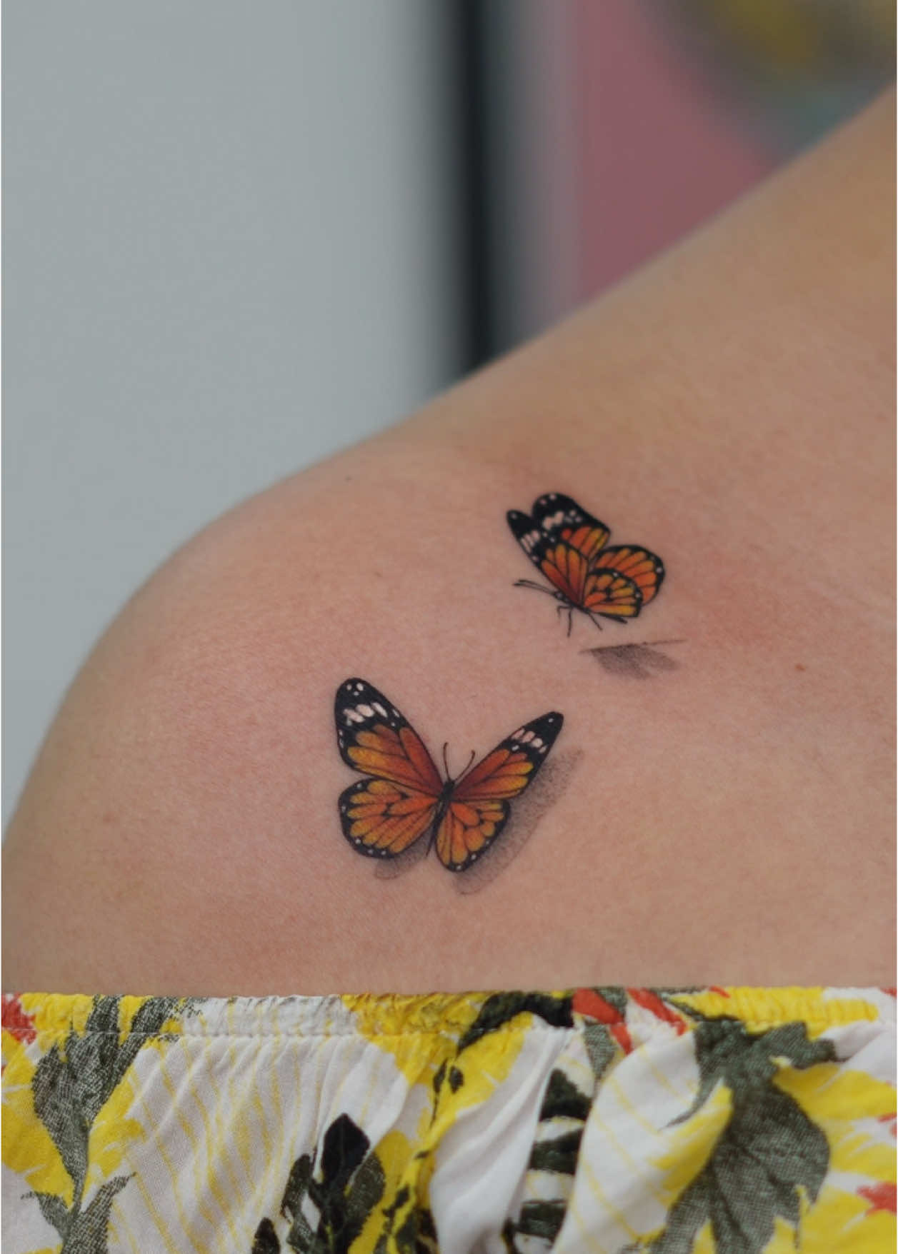 Y tú ya tienes tus mariposas ?  #finelinetattoo #flowerstattoo #zonatbogota ##microrealismotattoo #microrealismotattoo #tatuajespequeños #tatuajesbogota #mascotastattoo #mariposatattoo 