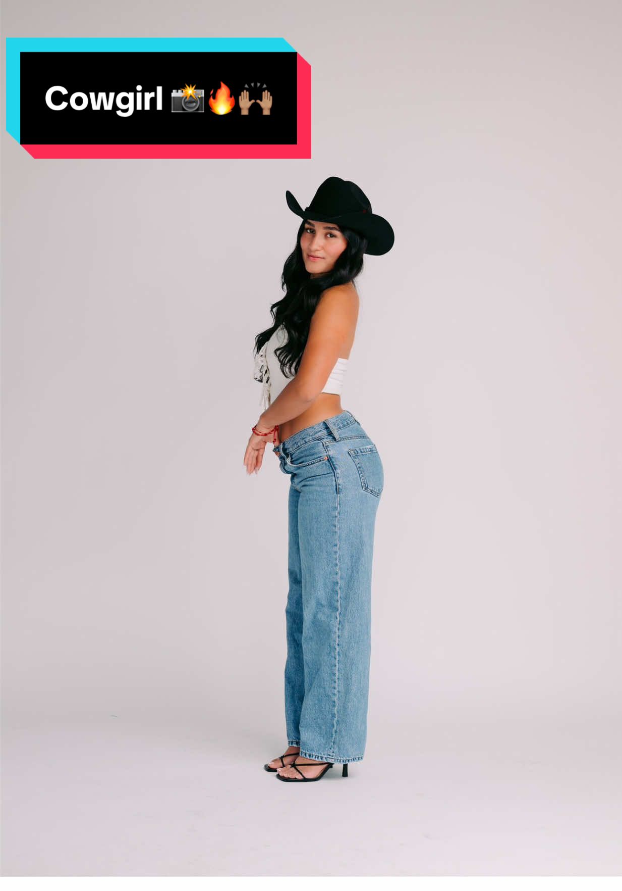@Briana Farias  🙌🏽📸💥 #cowgirl #studiophotoshoot #studiosession #photographer #vibes 