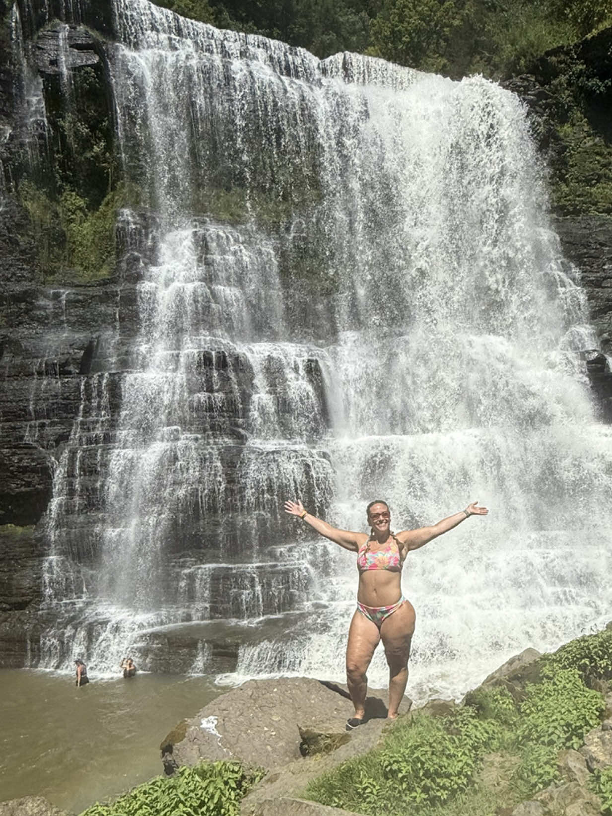 At 300lbs I clearly remember saying “I’m not outdoorsy at all”. Now that I can move in my own body, I love to be in nature and it recharges me. Have you been outside today? #weightlossgoals #takingmylifeback #nature 