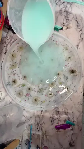 #resinabout #resintable #resinart #resinflowers #resindandelion 