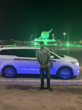 نناشد جلالة الملك عبدالله الثاني بن الحسين ملك المملكة الاردنية الهاشمية  نحن العاملين في قطاع السفريات الخارجية خط  الاردن السعودية  الموضوع : تم وضع قرار بمنع دخول سيارات السفريات الاردنية بشكل يومي الى الاراضي السعودية الشقيقة   الا كل ٧٢ ساعة واذا ارادت السيارة الدخول الى السعودية بشكل يومي تدفع غرامة مالية قدرها خمسين دينار اردني اضافة الى ذالك ان عمر السيارة التشغيلي حسب قانون المملكة العربية السعودية اربع سنوات وهذا القرار اضر بمصلحتنا بشكل كبير وان جميع العاملين في هذا القطاع لديهم التزامات بنكية ومصاريف وعائلات وهذا هو مصدر رزقنا الوحيد وليس لنا سواه  ولقد لجئنا من بعد الله عز وجل الى حضرة صاحب السمو الملكي ورأس السلطة التنفيذية في الاردن بالايعاز لمن تحب عليه المسؤولية سواء كان سفيراً او رئيس وزراء او وزير اً للخارجية بمخاطبة المسؤولين في المملكة العربية السعودية الشقيقة وطلب رفع هذا القرار عن اصحاب مركبات الاجرة الاردنية فقد علماً انه لن يظلم ولن يصان اردني تحت ضل الراية الهاشمية وكلنا امل ان تلقى مناشدتنا هذه محلاً للقبول في قلوب الهاشميين وان تنصفونا وحمى الله الاردن شعباً وملكياً وحكومةً🇸🇦🇯🇴🇸🇦🇯🇴#سعودية#الأردن