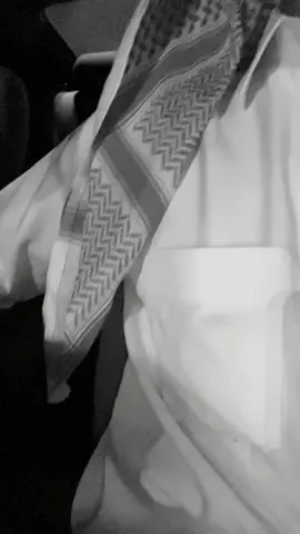 شكلهم دافعين له 