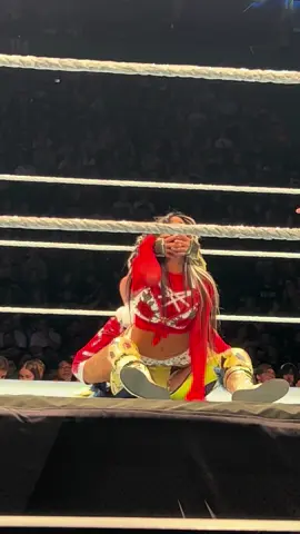 Zelina Vega vs Giulia WWE Manchester #zelinavega #giulia #WWE #wwemanchester #wwelive 