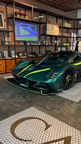 Valkyrieee 😍 #cars #dubai #astonmartinvalkyrie #valkyrie #edit 