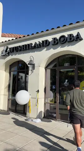 Wushiland’s first location in NorCal! Wushiland has so many options and customization that can be done. The Earl grey and roasted oolong with an extra shot of tea are my go to!! If you love boba, you can ask for extra boba at no cost!  📍2018 Sutterville Road, Ste 116, Sacramento Ca 95822 #wushiland #boba #taiwanese #sacramento #sacramentoboba #thingstodoinsac #milktea #matcha #fruittea #dessert #drinks 
