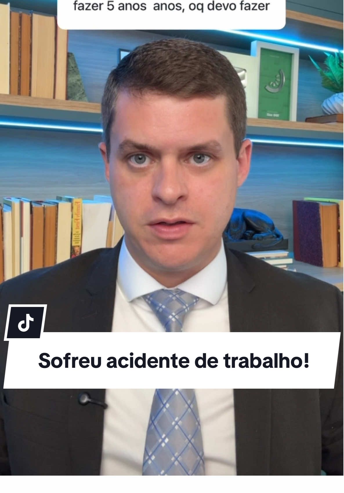 Sofreu um acidente de trabalho e já está perto de completar 5 anos sem receber nada da empresa? É importante saber que, como regra, só é possível ajuizar ação para cobrar indenizações se o acidente não tiver ocorrido há mais de 5 anos. No caso da pergunta, como esse prazo ainda não passou, pode entrar na Justiça para exigir os direitos. Nessas ações, é possível cobrar indenização por danos morais, materiais, estéticos e até mesmo pensão vitalícia, quando o acidente compromete a capacidade de trabalho. Você já conhecia esse prazo importante para não perder seus direitos? #advogado #trabalho #trabalhador