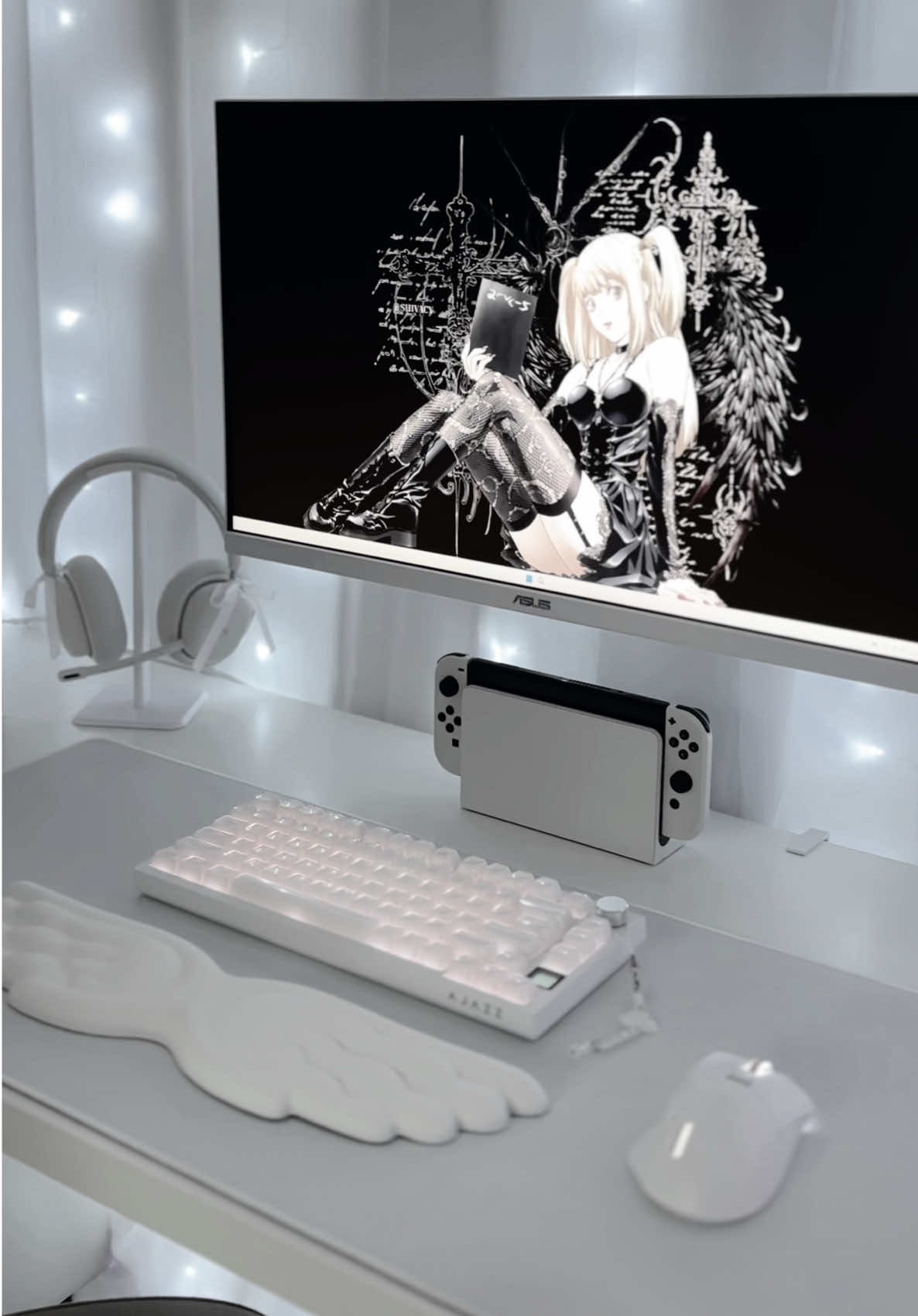 spooky setup szn is starting ₊˚🕯️♱‧₊˚. #desksetup #desktok #GamingSetup #misaamane #whitepcbuild 